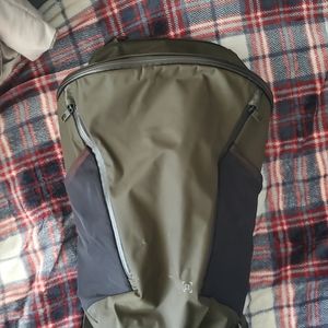 Lululemon more miles backpack green 17l